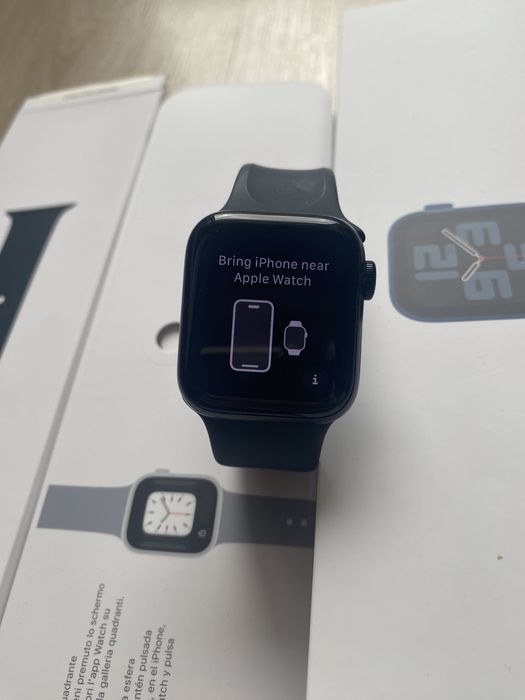 Apple Watch SE 2 (2024) 40mm – Отлично състояние, комплект