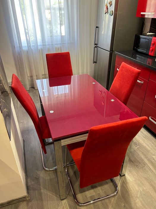 Vand masa extensibila cu 4 scaune