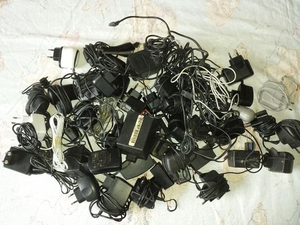 60 incarcatoare+cabluri de date pentru telefoane