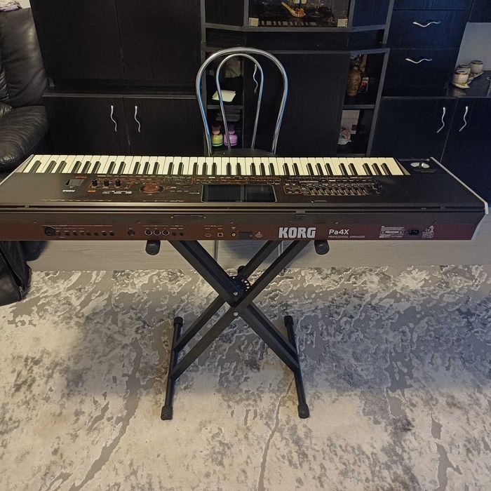 Vând orga  Korg Pa4x Internațional 76 clape