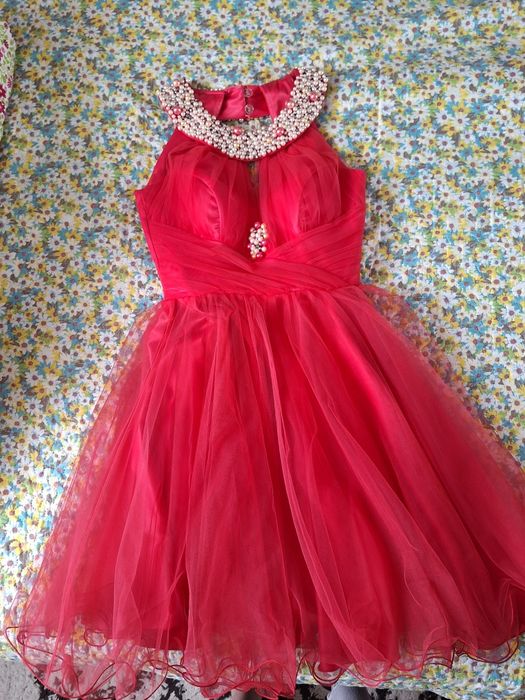 Rochie eleganta brodata cu margele