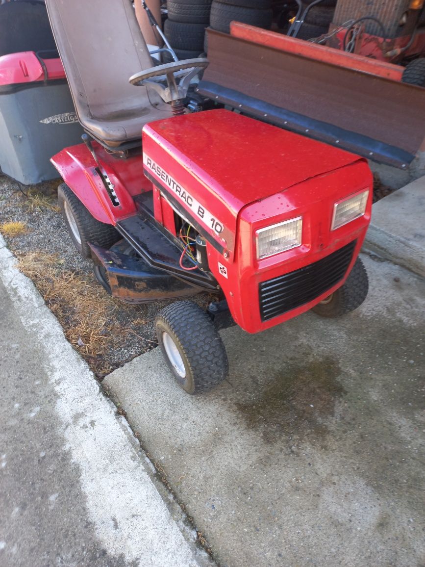 Vând tractoraș  tuns iarbă