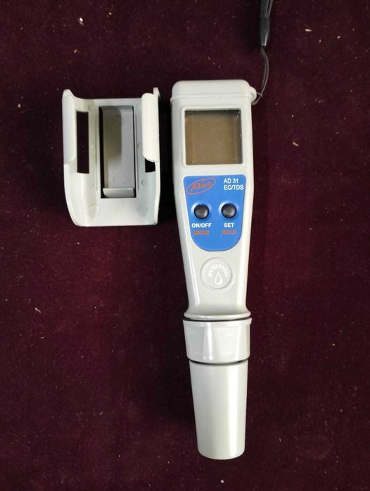 Dispozitiv pentru testarea  calitatii  apei