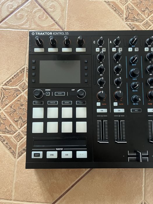 Traktor S5 / Flight case / Consola Dj / Pioneer