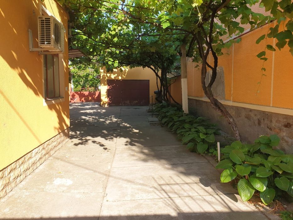 Vând casă în Pârneava, str. Oituz, teren 953 mp