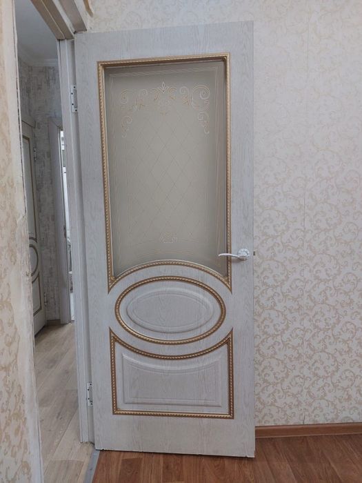 Межкомнатные двери 2/глухих 3/стеклянные