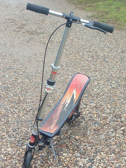 Vând space scooter