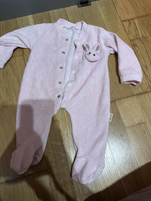 Продавам голяма чанта с детски дрехи