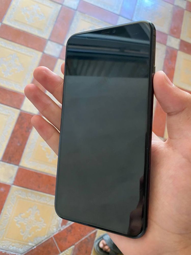 Iphone 11 pro max aybi yuq