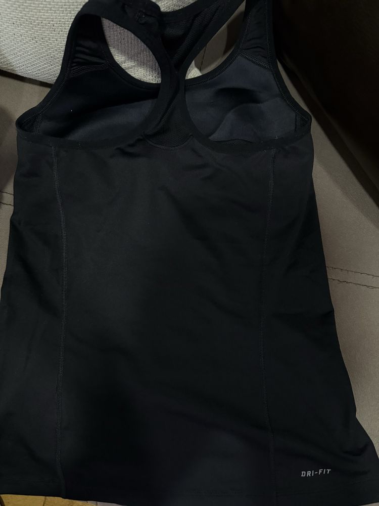спортно бюстие на nike, adidas