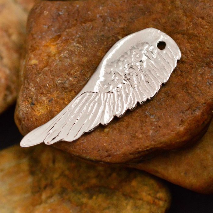 Сребърен медальон 925 ангелско крило –талисман за закрила.