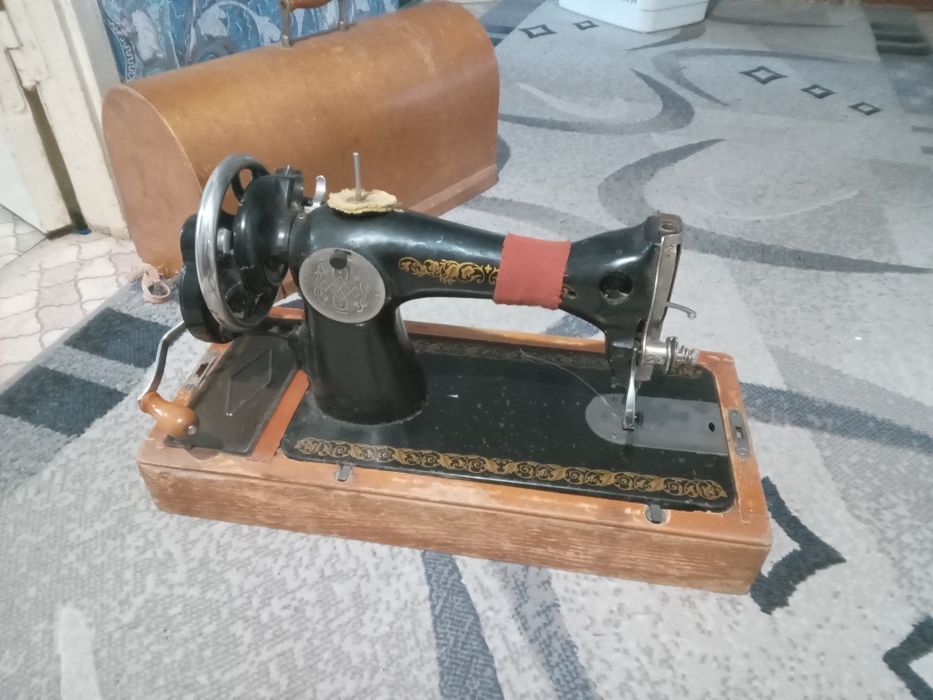 Продам советскую швейную машинку