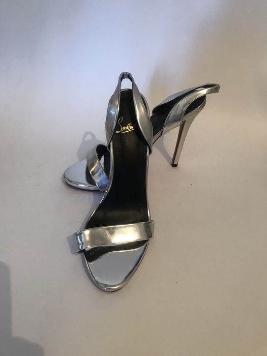 Вся обувь по 1500 тг