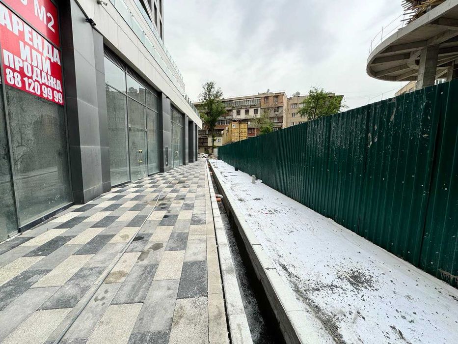 Сдаётся  коммерческое помещение на 1м этаже в "Akay City"