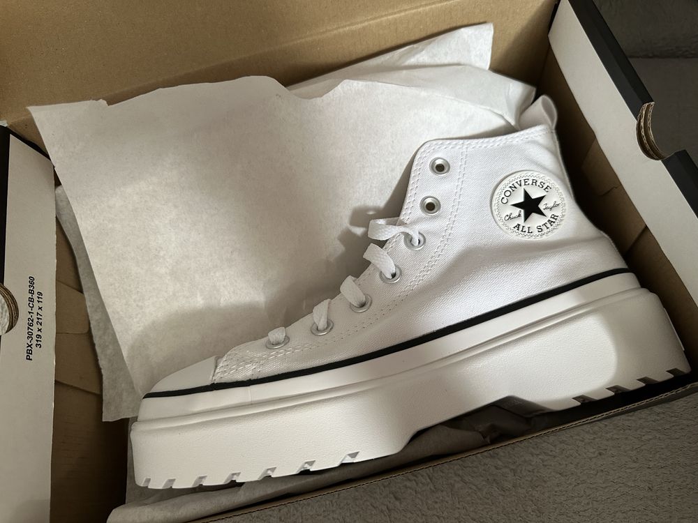 Чисто нови маратонки Converse All Stars/ 38.5
