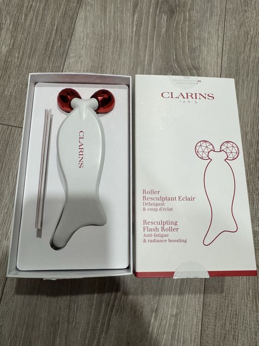 Clarins Resculpting Flash Roller ролер за лице