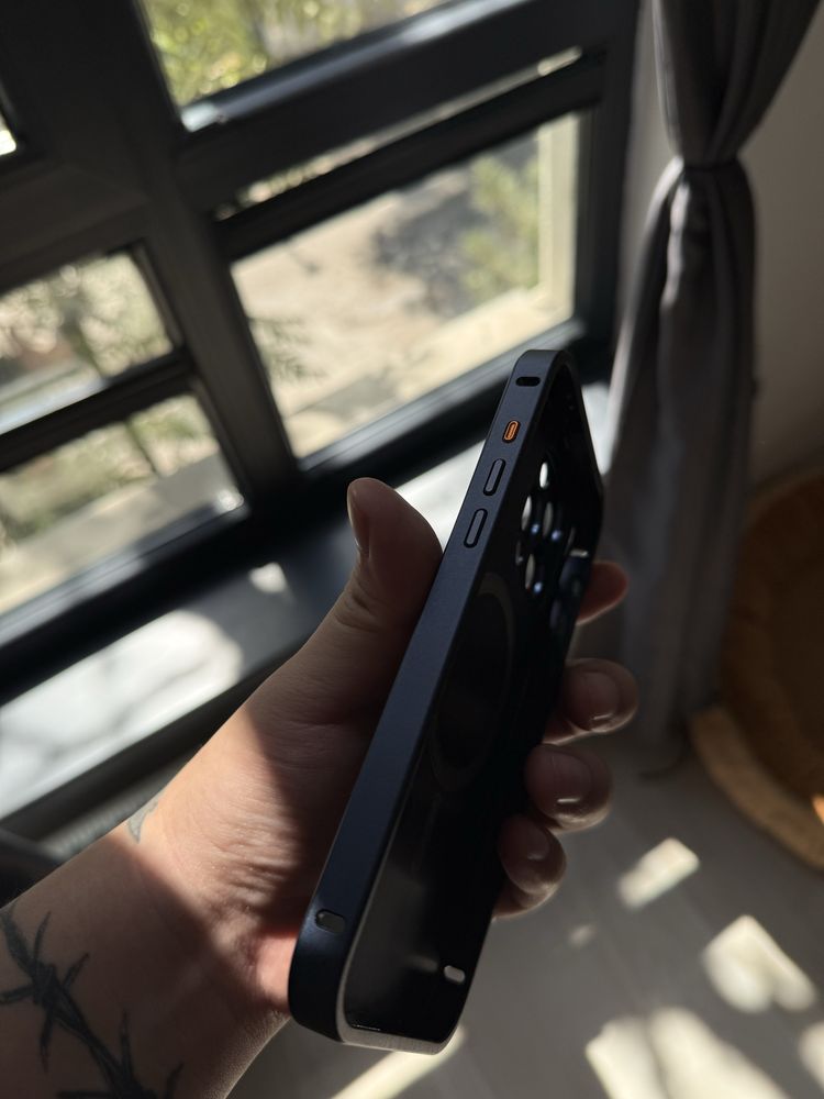 Продам кейсы на iPhone 15 Pro Max
