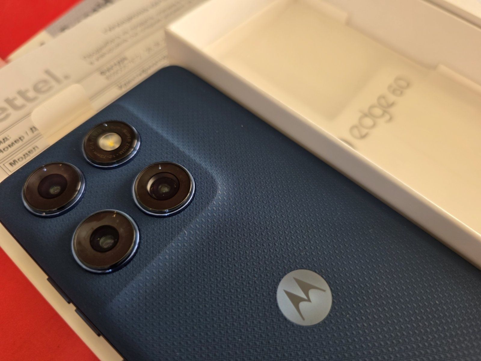 Motorola Moto Edge 60 8/256 , чисто нов , 3 години гаранция