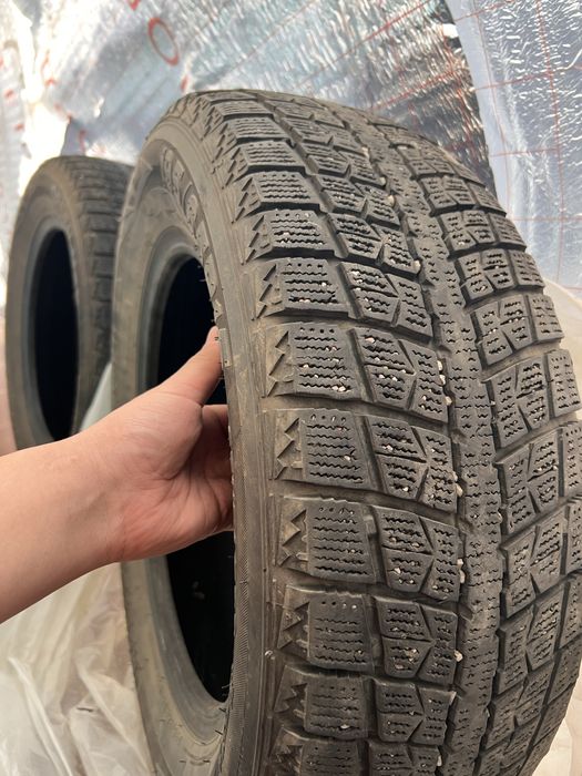 Шины 2 шт R15 почти новые 1 сезон
