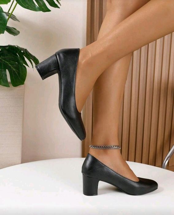 Нови кожени обувки номер 33