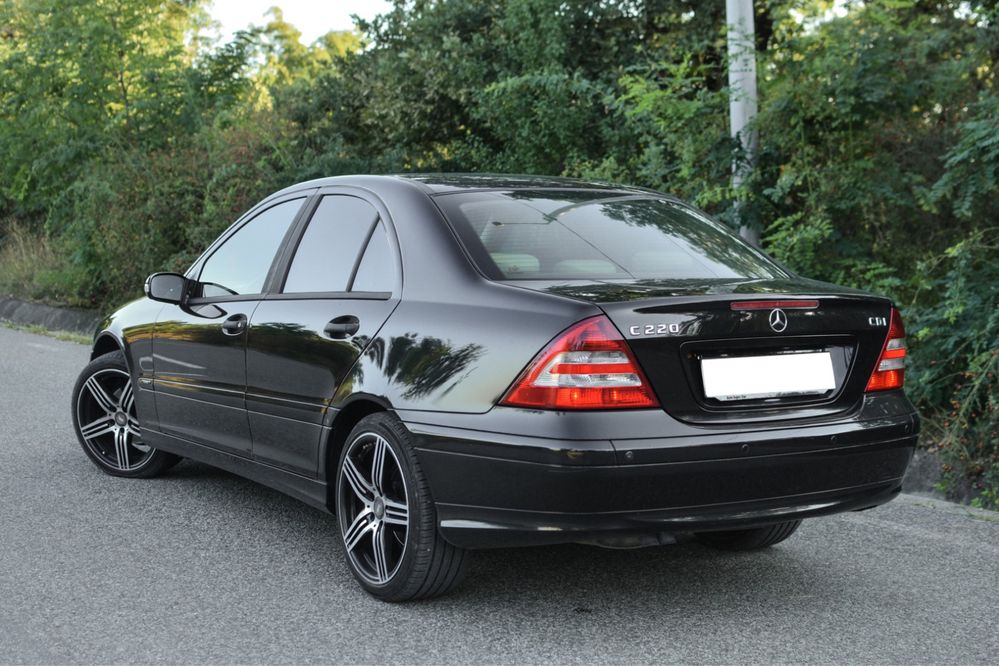 Vând Mercedes c220