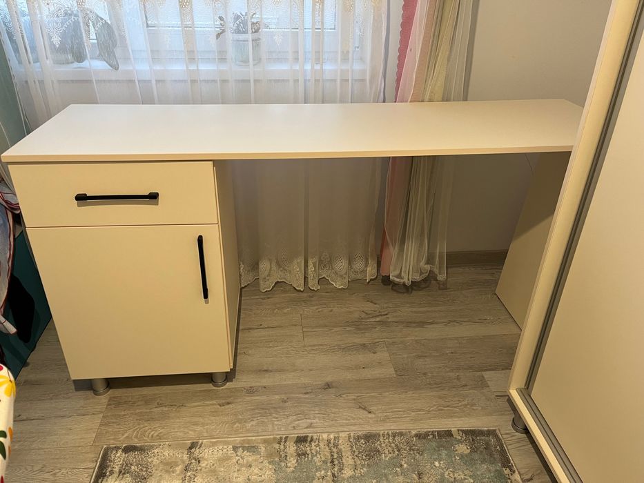 Vând dulap si birou noi făcute la comandă