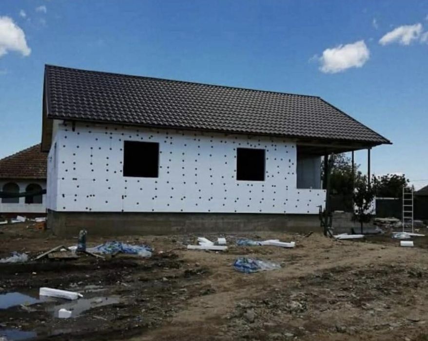 Vand casa pe structura metalica