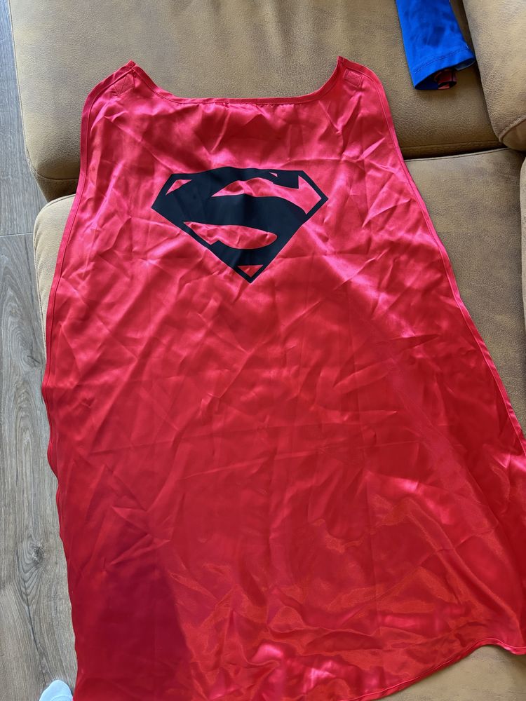 Superman обликло 6-8 години