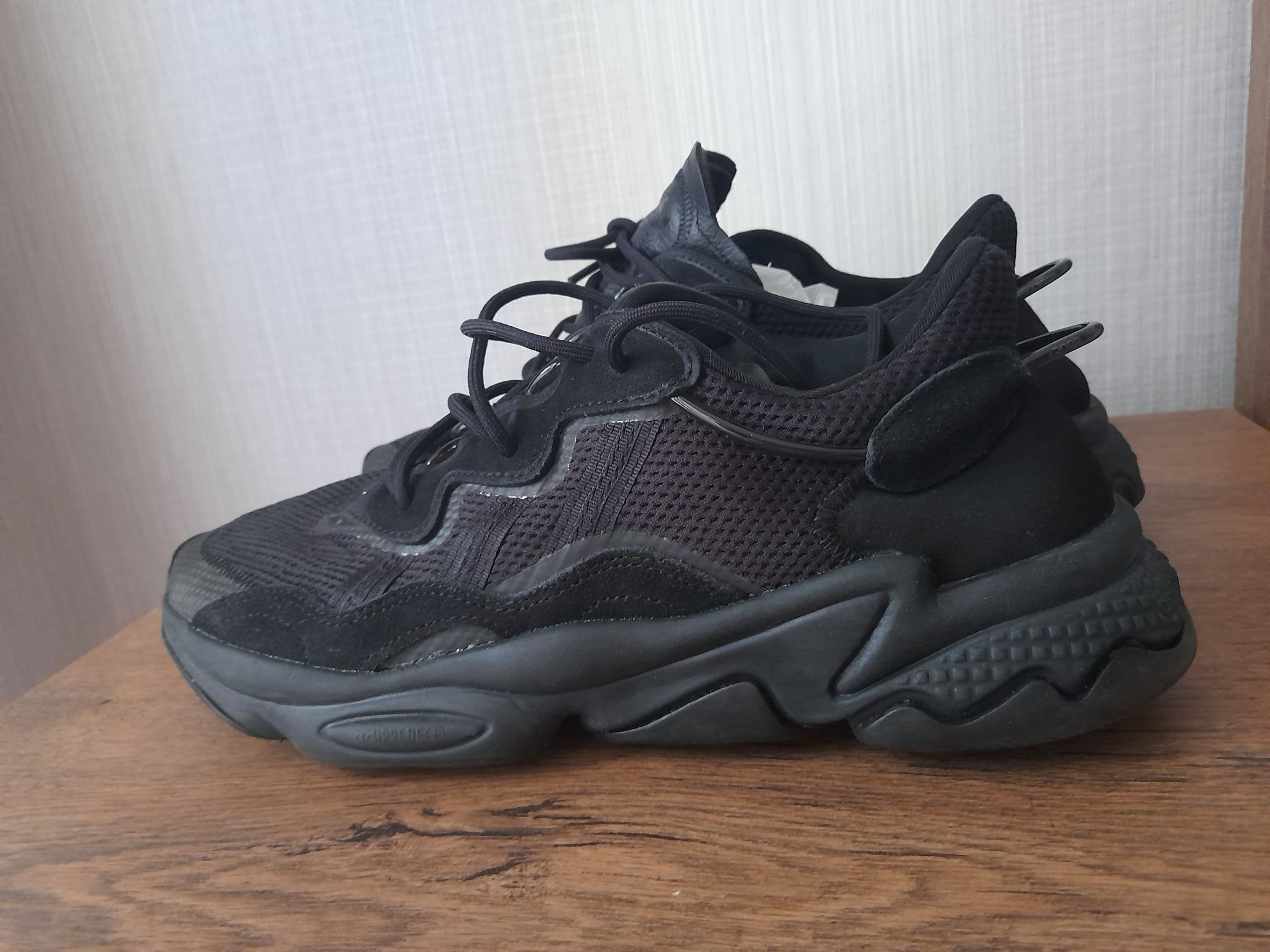 Adidas Ozweego маратонки 44 номер.