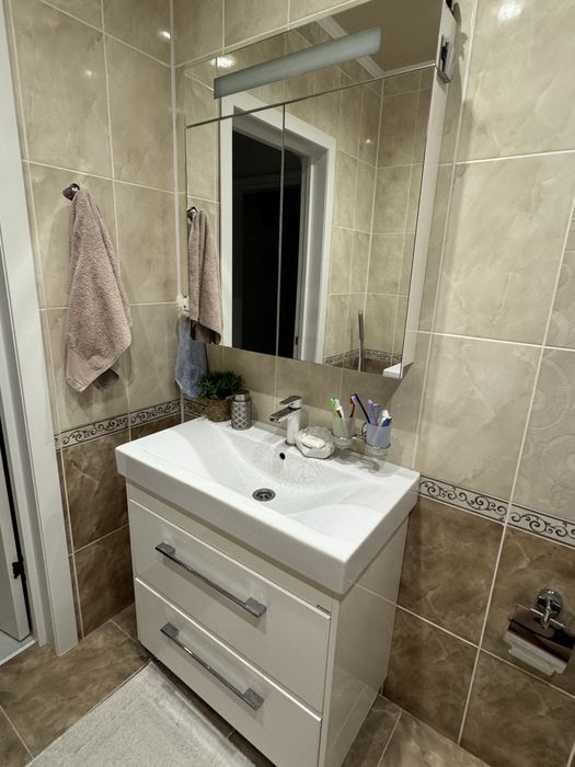 Продам бу раковину с зеркалом за 20000 (самовывоз)