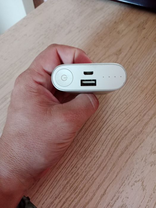 Продам в отличном состоянии paver bank,MI
10000,mAh,3.6v