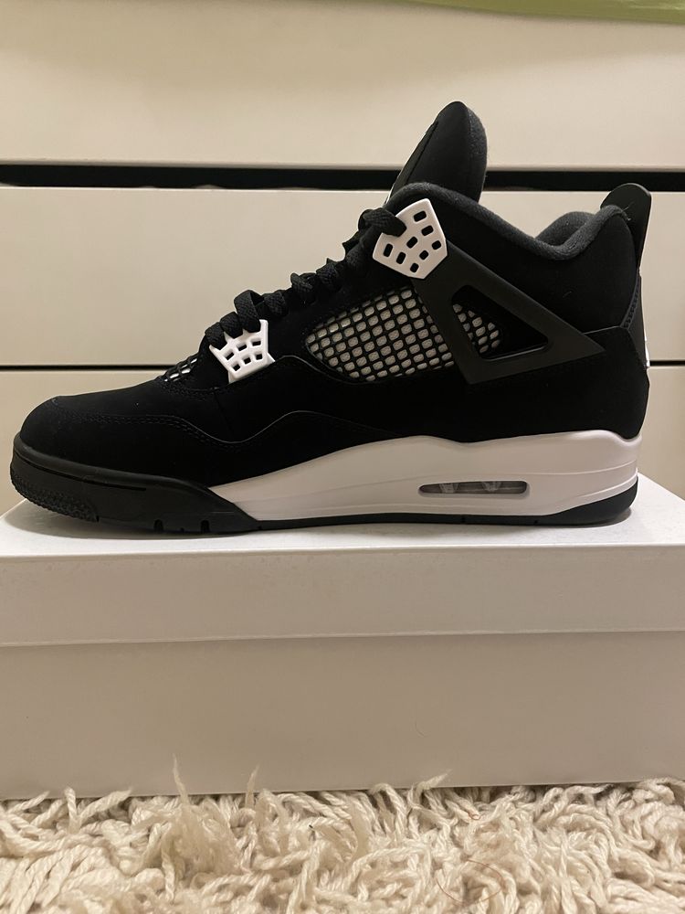 Jordan 4 white thunder