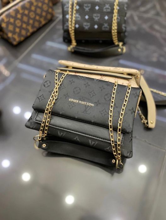 Дамска чанта Louis vuitton