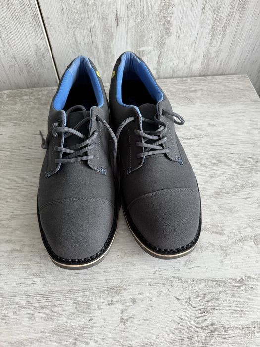 Vand pantofi de lucru