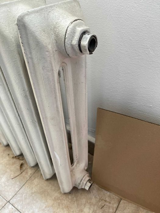 Неизползван чугунен радиатор с 9 глидера