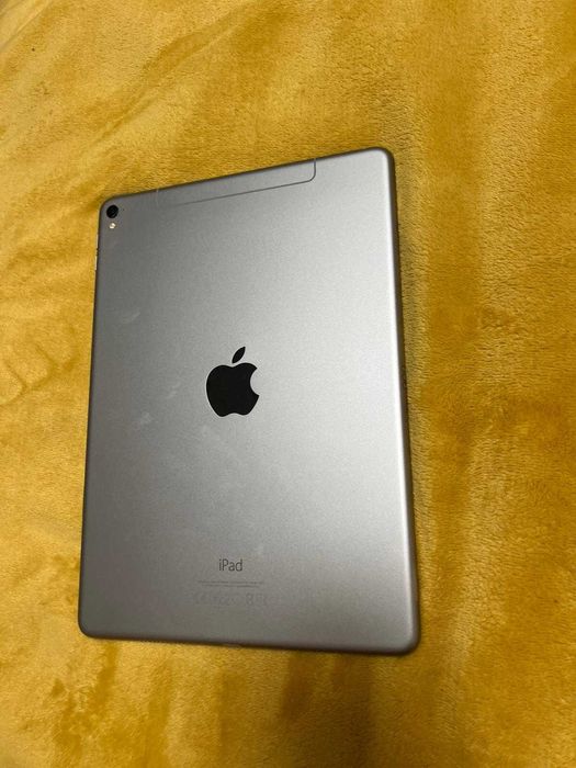 iPad Pro 9.7 inch A1674 128GB LTE WiFi + Cellular