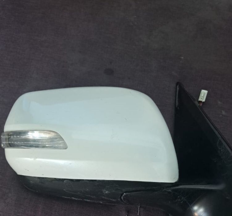 Продам зеркало на Taйота Ланкрузер 200