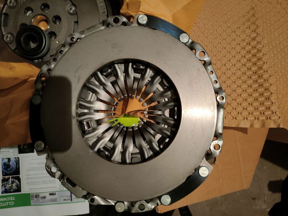 Vând ambreiaj cu volanta masa dubla Peugeot Citroen 1.5/1.6 837081