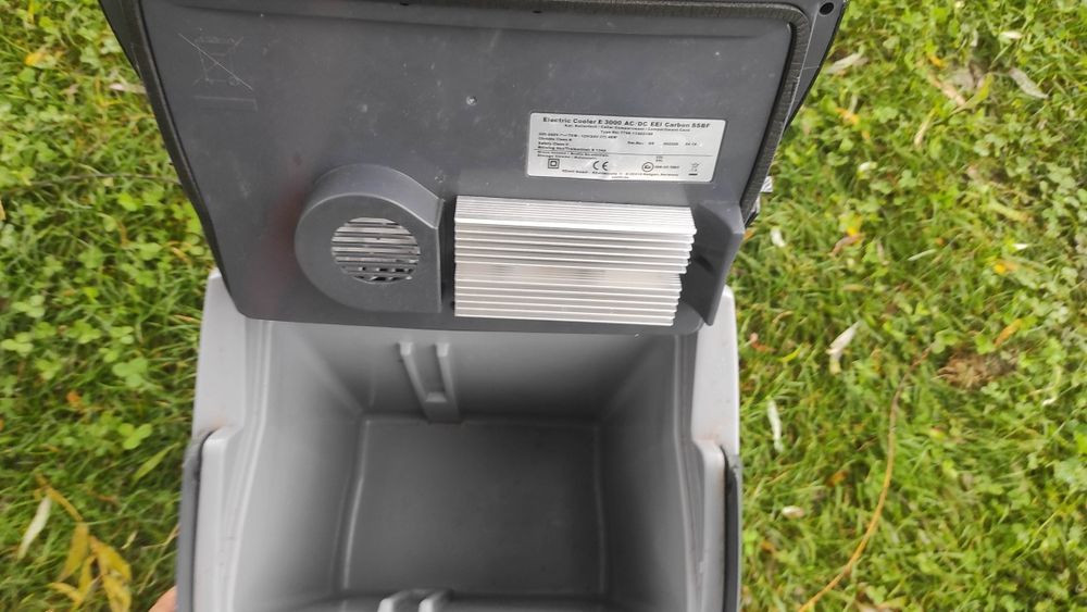 Vând cutie frigorifica masina