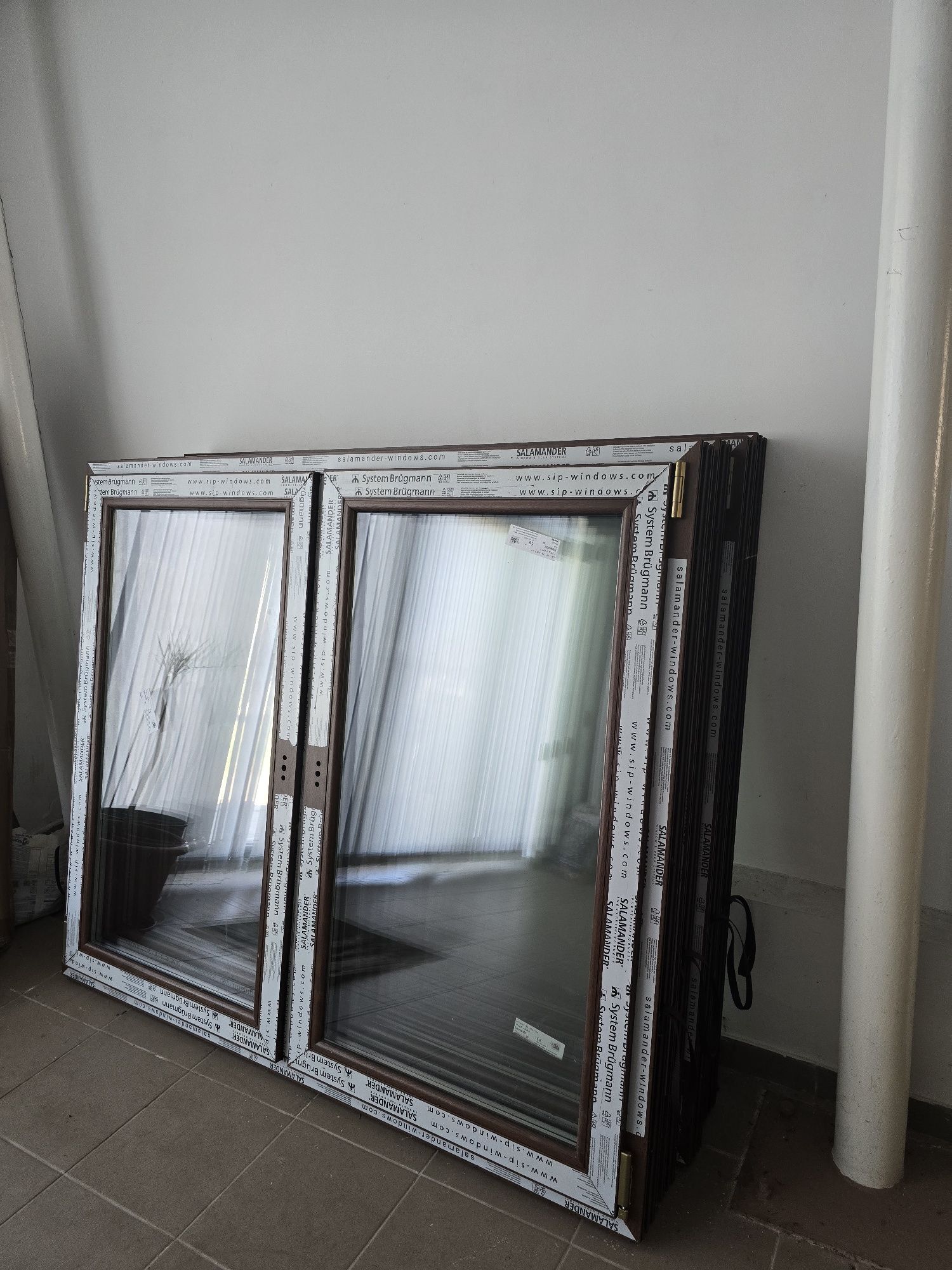 Geam termopan Salamander ,culoare stejar ,dimensiuni L 1570 x H 1310