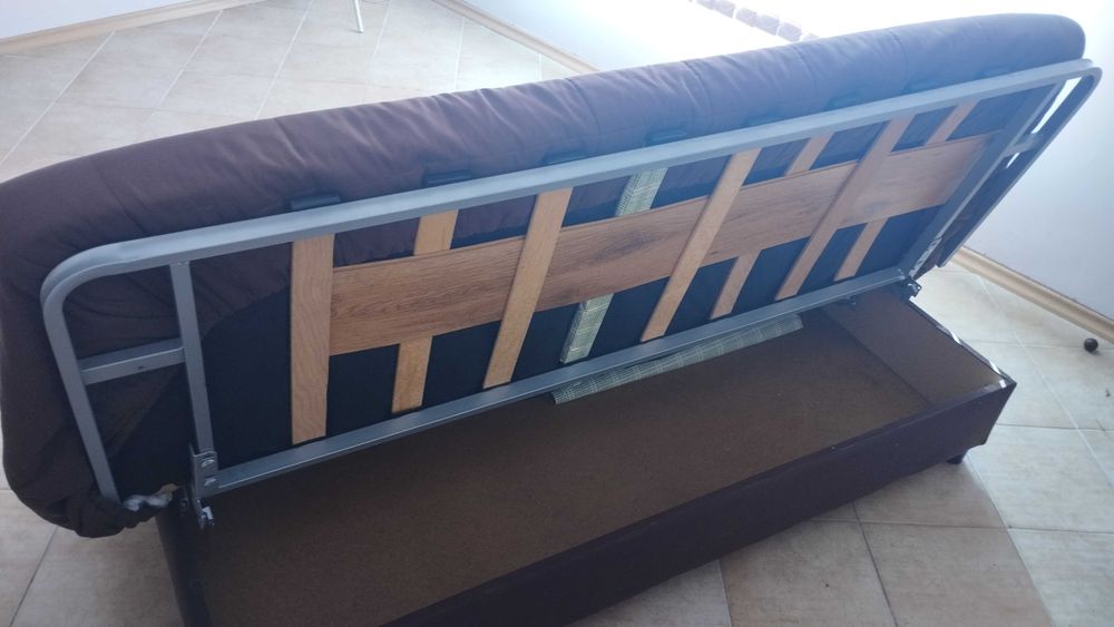 Диван разтегателен + подарък стъклена масичка