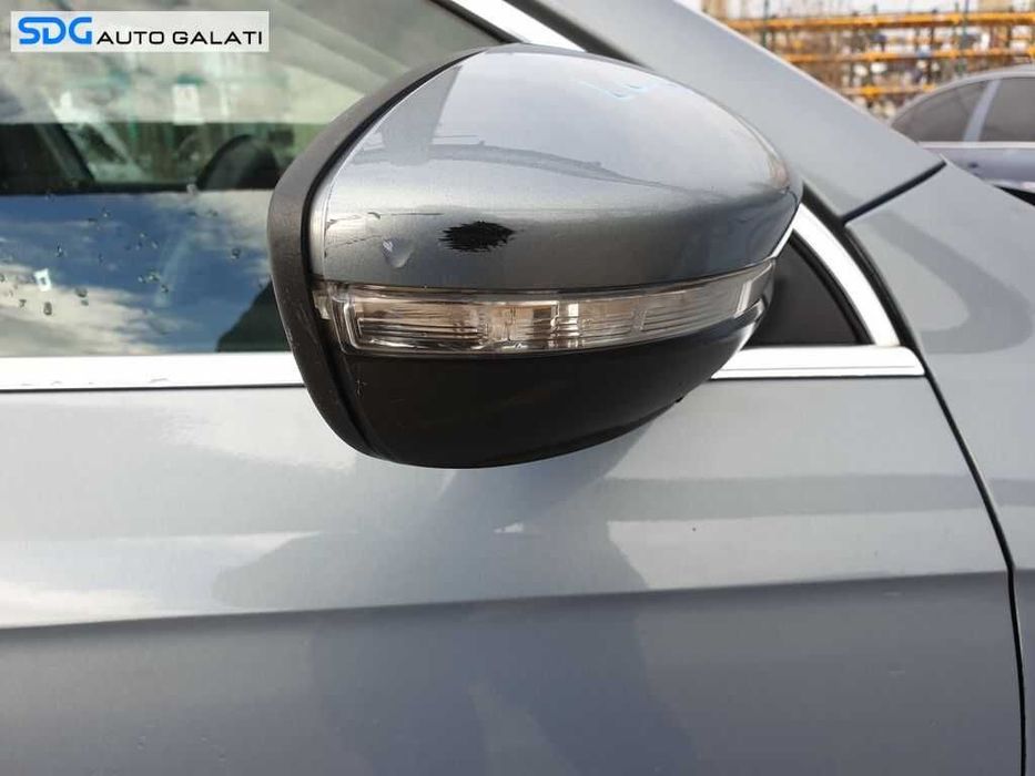 Oglinda Electrica Dreapta FARA Pliere Rabatare cu Lumina Ambientala VW Passat B7 2010 - 2015 Culoare LC7Z