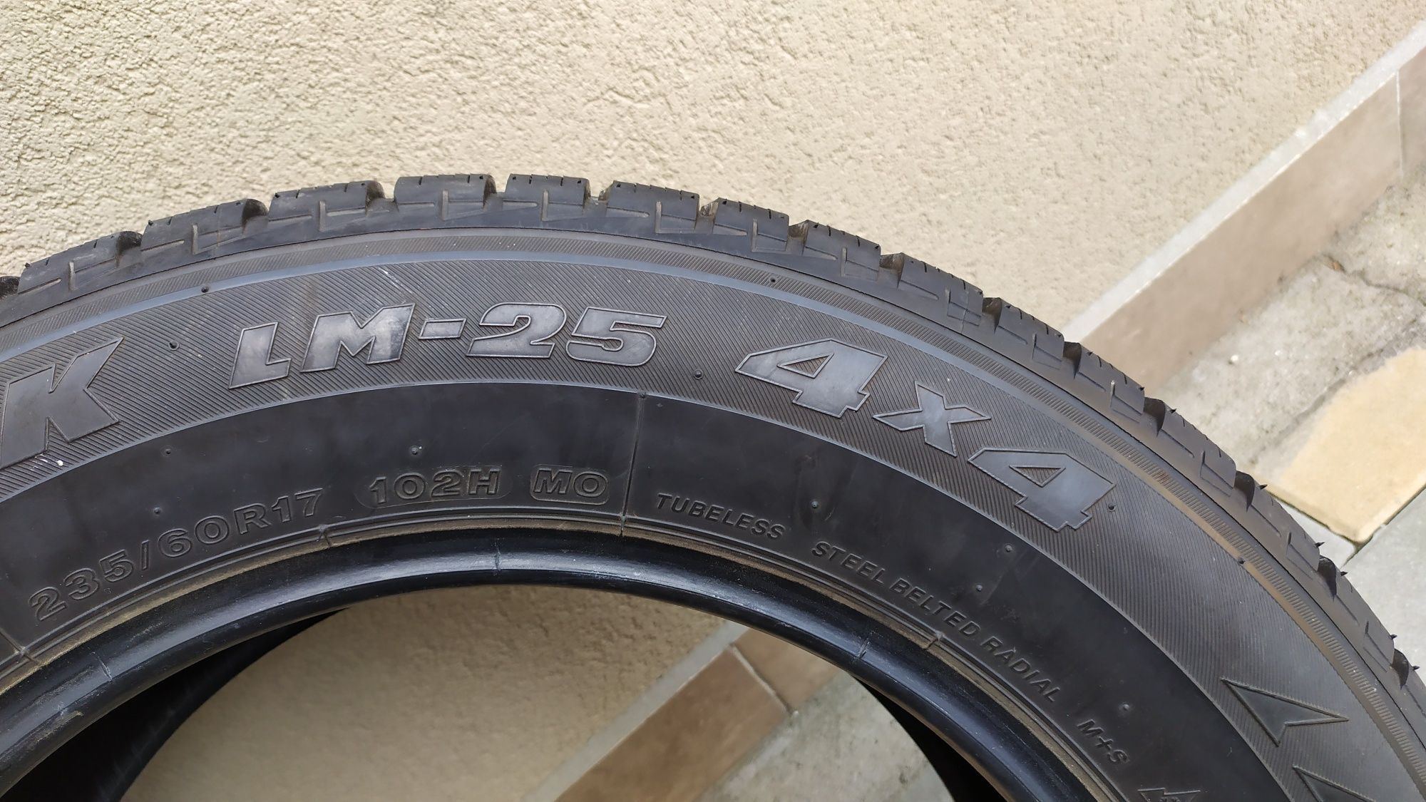 235/60/17-Bridgestone Blizzak 4x4