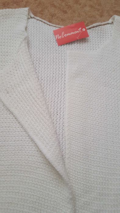 Продавам НОВА мека дамска машинно плетена бяла жилетка - 10 лв