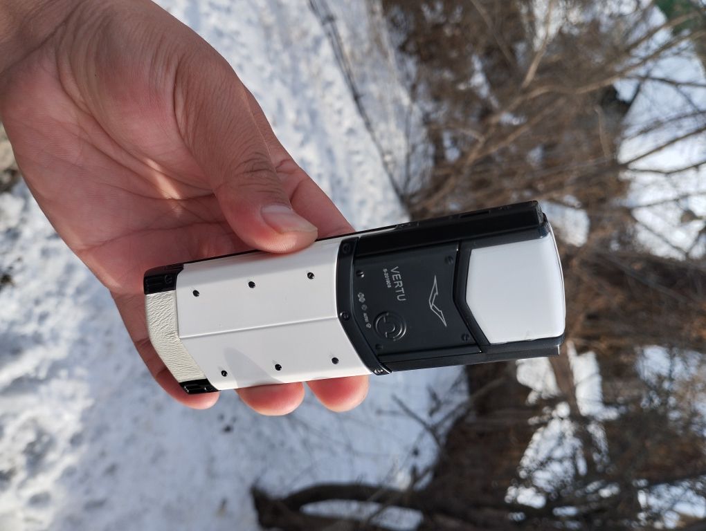 Vertu signature s