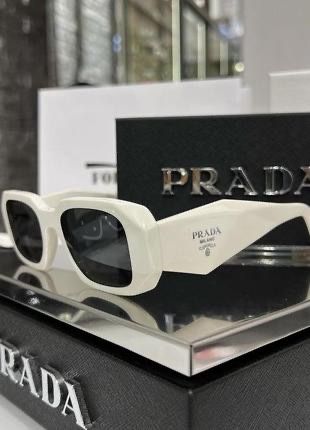 Самые трендовые очки от Prada