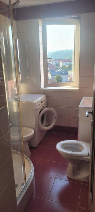 Apartament 3 camere, 2 bai, 1 balcon, 1 camara
