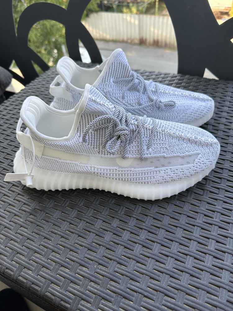 Adidasi yeezy boost moale