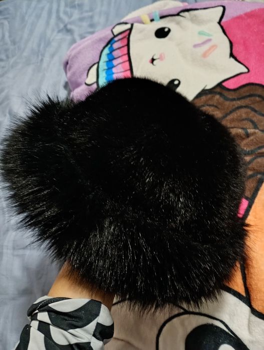 Интересни модели двулицеви зимни кокетни шапки