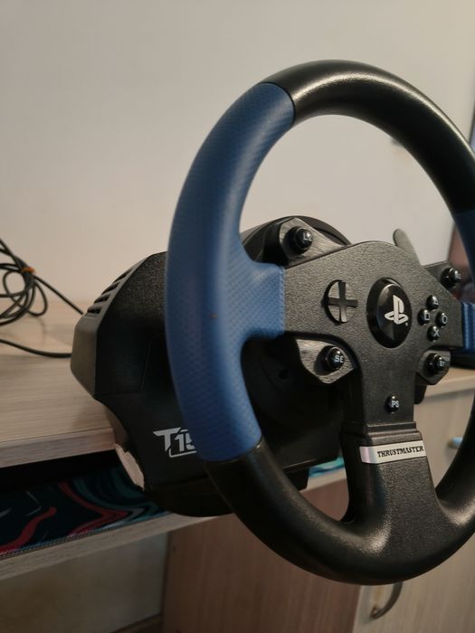 Volan Thrustmaster T150 în stare excelentă compatibil cu PC/PS4/PS3